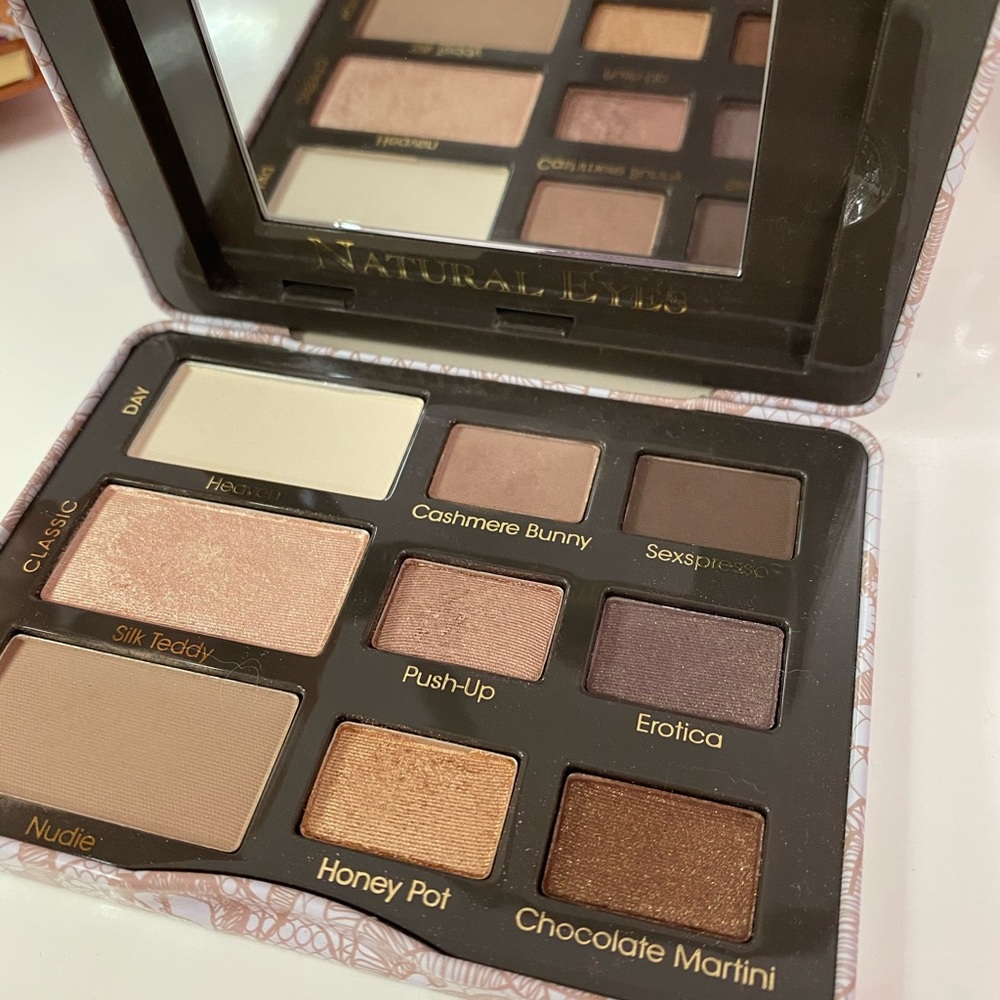 Too faced eyeshadow palette - Picture 2 of 2